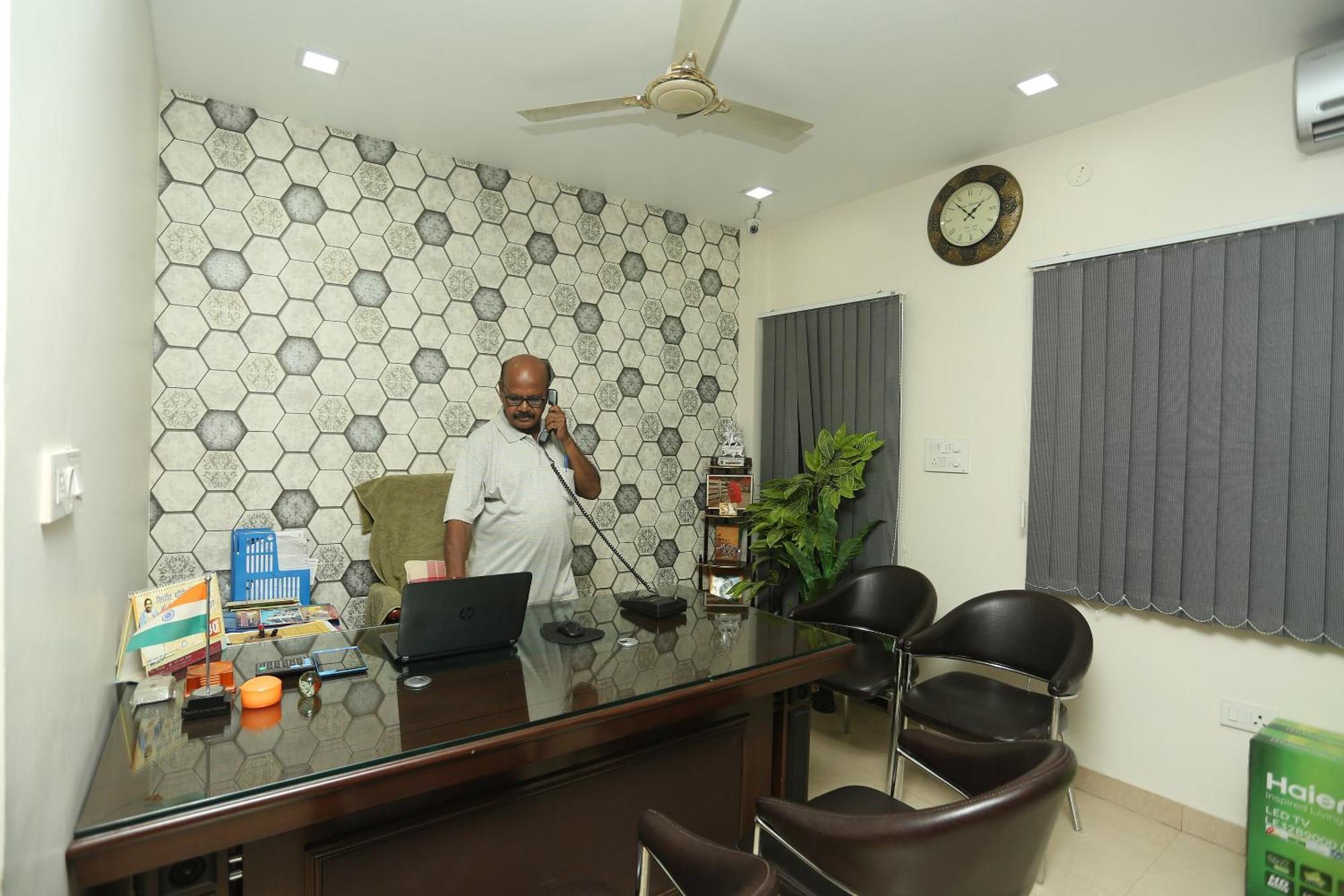 Oyo Flagship 17204 Vrindawan Galaxy Hotel Kanpur Ngoại thất bức ảnh