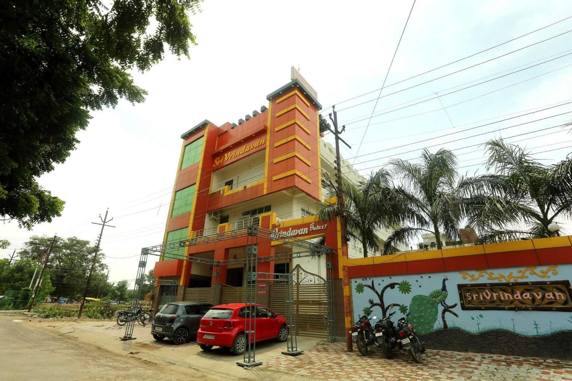 Oyo Flagship 17204 Vrindawan Galaxy Hotel Kanpur Ngoại thất bức ảnh