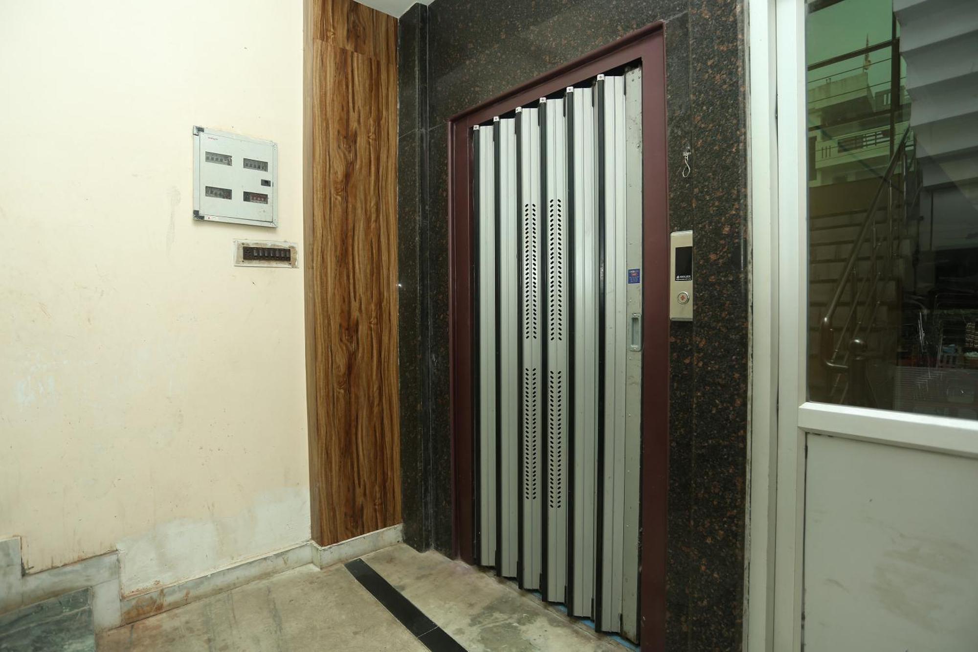 Oyo Flagship 17204 Vrindawan Galaxy Hotel Kanpur Ngoại thất bức ảnh